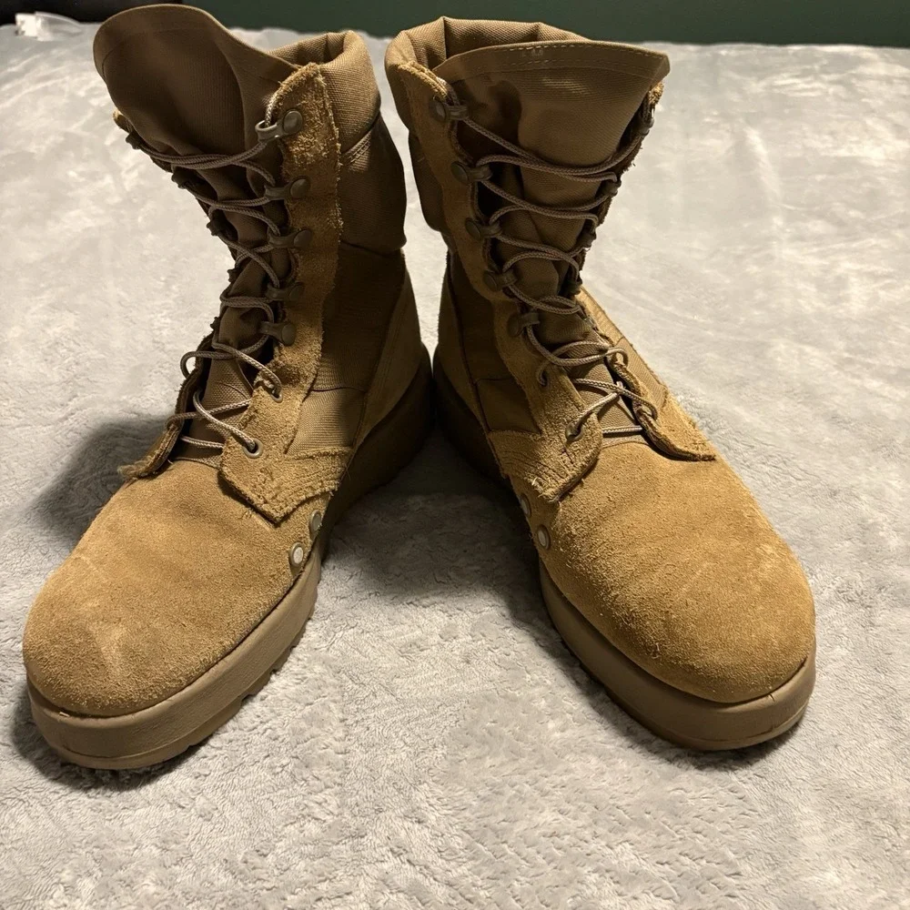 US Army Hot Weather Combat Boots 10.5 R Coyote Tan Vibram Made USA Military
